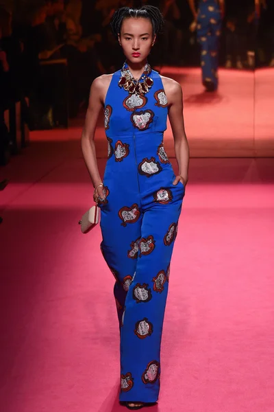 Look 15